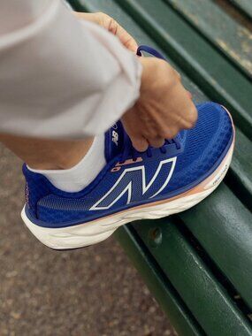 New Balance Women's Fresh Foam 1080v14 Size 9.5 LIKE NEW Running Shoes Blue